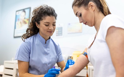 Лекарство вводят в вену – Квинмед